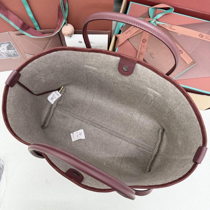 Picture of Loro Piana Handbags _SKUfw232847570fw